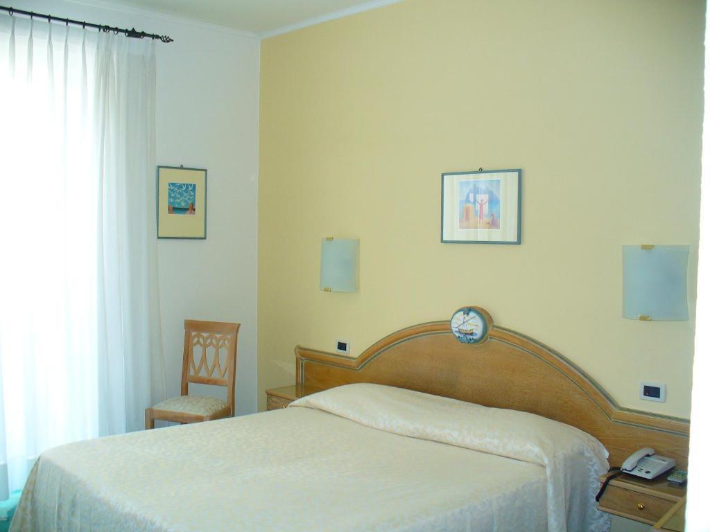 Hotel La Marticana ايسكيا الغرفة الصورة