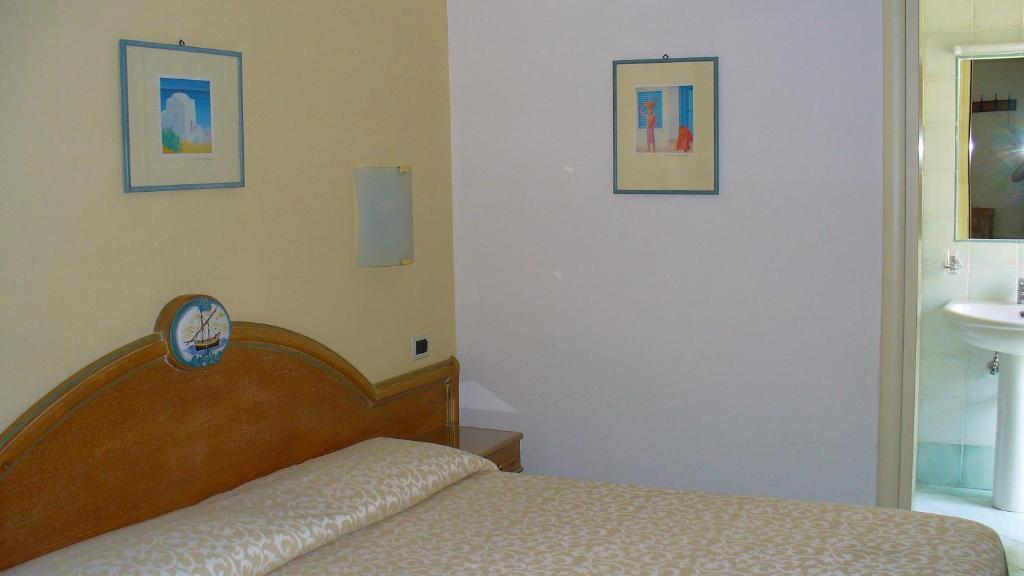 Hotel La Marticana ايسكيا الغرفة الصورة