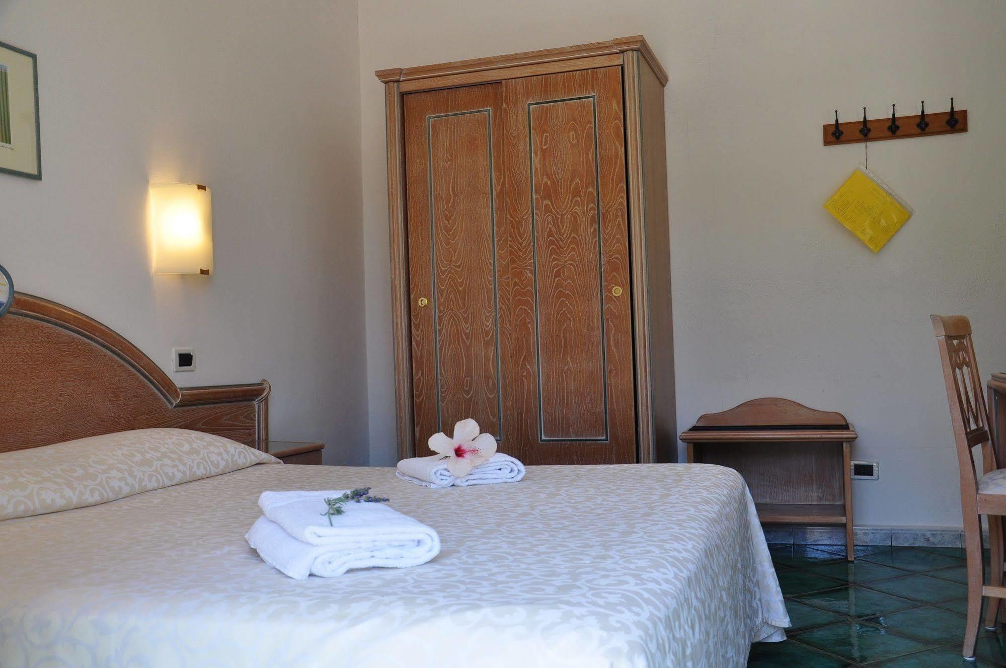 Hotel La Marticana ايسكيا المظهر الخارجي الصورة